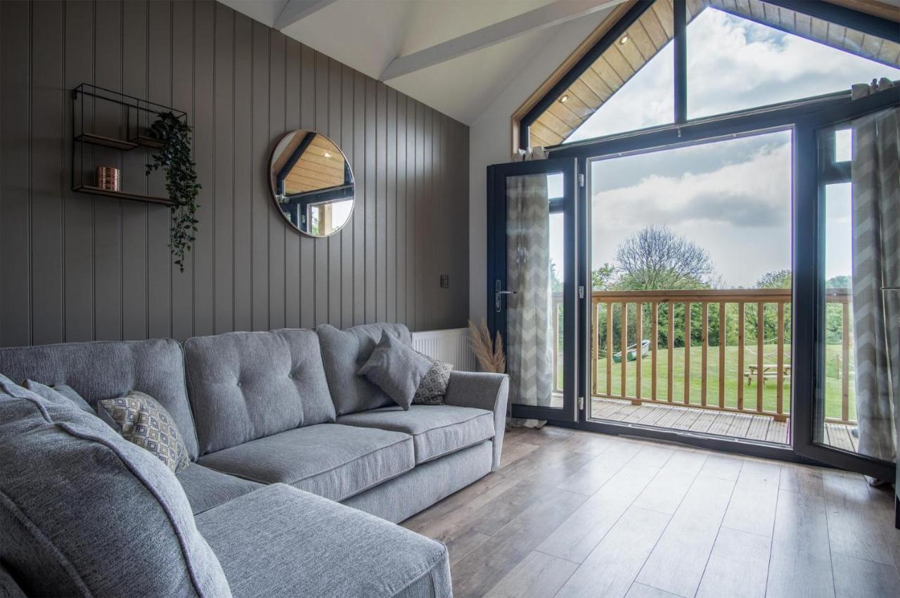 Cabin In The Woods - 1 Bedroom Lodge - Kilgetty Stepaside  Экстерьер фото