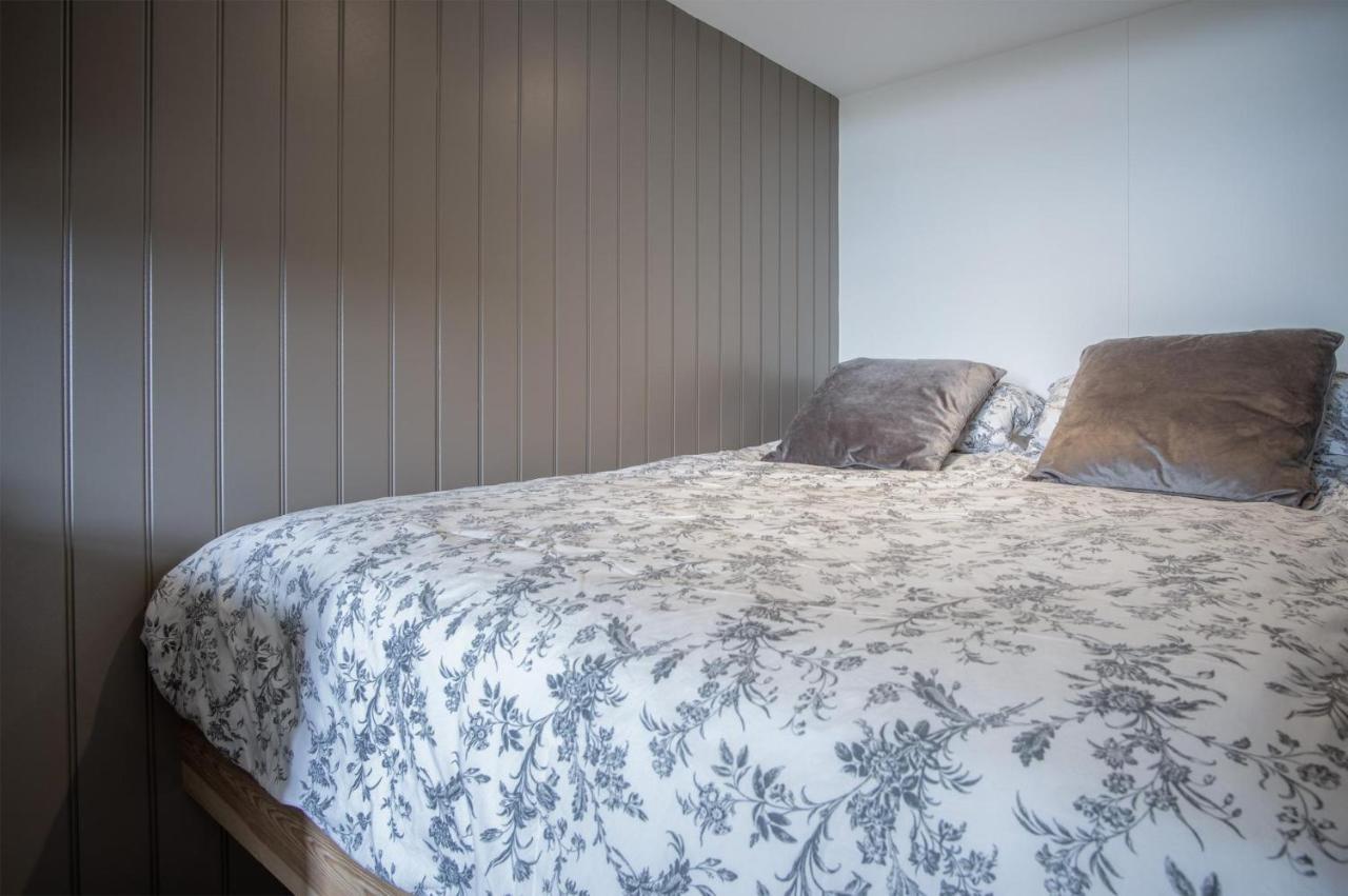 Cabin In The Woods - 1 Bedroom Lodge - Kilgetty Stepaside  Экстерьер фото