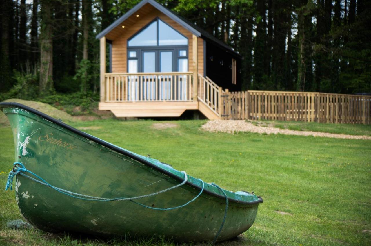 Cabin In The Woods - 1 Bedroom Lodge - Kilgetty Stepaside  Экстерьер фото
